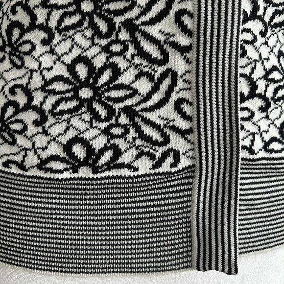 Vintage Jones New York Black & Off-White Floral Jacquard Knit Cardigan – US S - Picture 10 of 12